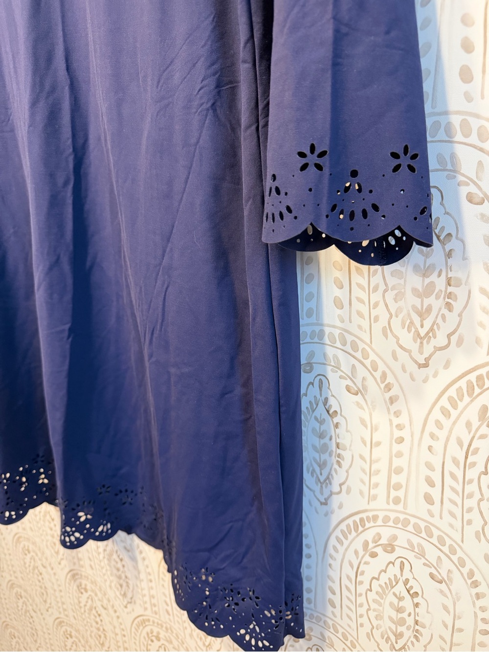 Lands’ End Navy Blue Shift Dress with Eyelet Cutout Details size Small (6-8) - Picture 5 of 8